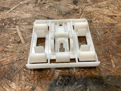 Opel Omega A Halter Zierleiste Original GM NEU