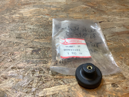 Mitsubishi Montero Bj. 92-05 Tülle, Wischerarm Original Mitsubishi NEU