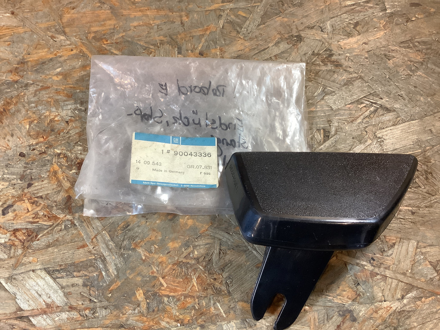 Rekord E, Endstück, Stoßstange H.L Original GM NEU