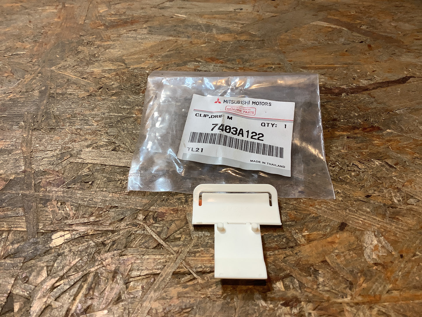 Mitsubishi L200 (KB4T) Clip, Wasserablauf Original Mitsubishi NEU