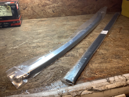 VW Passat, VW Variant (PA) 2000 Zier-/Schutzleiste, Kotflügel Tür V.L Original VW NEU