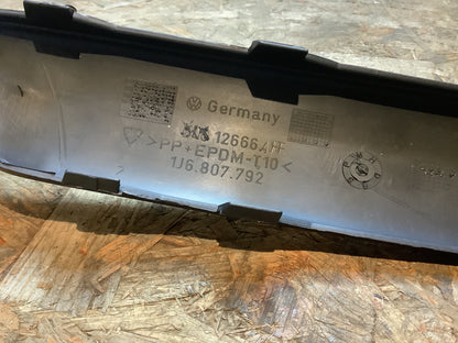 VW Golf 4 Zierleiste Stoßstange hinten rechts Original VW NEU