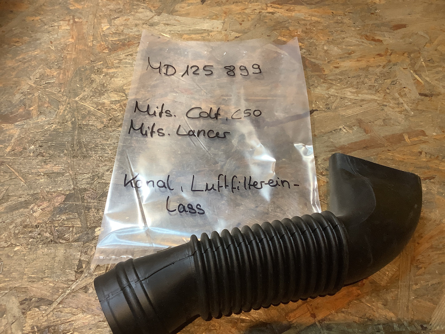 Mitsubishi Colt, C50; Mitsubishi Lancer Kanal, Luftfiltereinlass Original Mitsubishi NEU