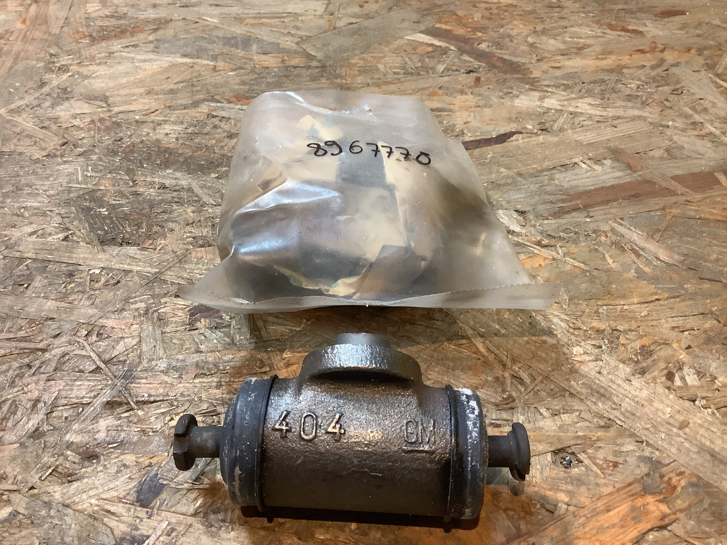Combo ( 71,F25), Corsa B, Tigra A Bremszylinder hinten Original GM NEU