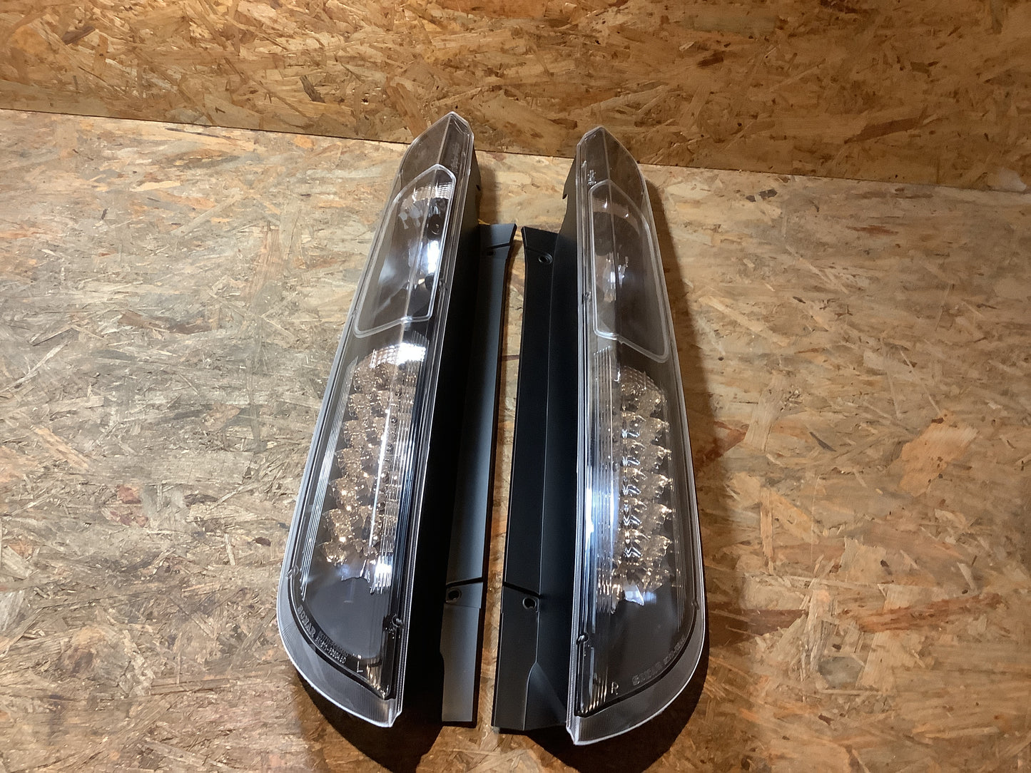 Tuning-Tec LED Rückleuchten für Ford Focus MK2 04-08 schwarz