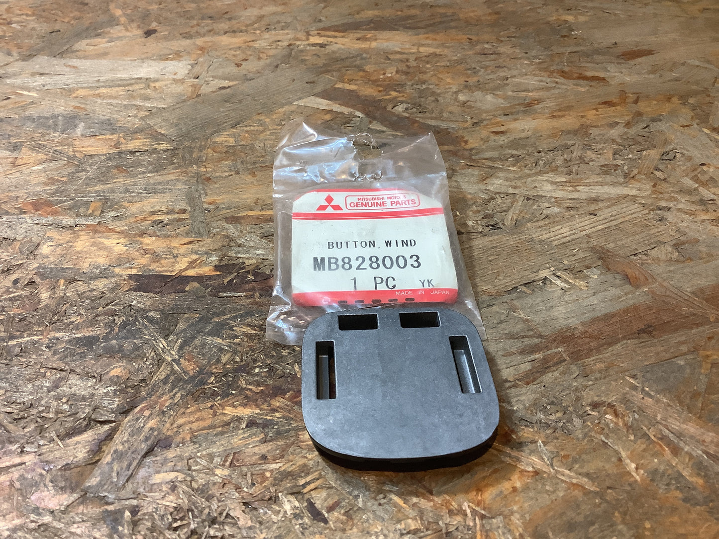 Mitsubishi Evo 4-6 Knopf, Windschutzscheibe Original Mitsubishi NEU