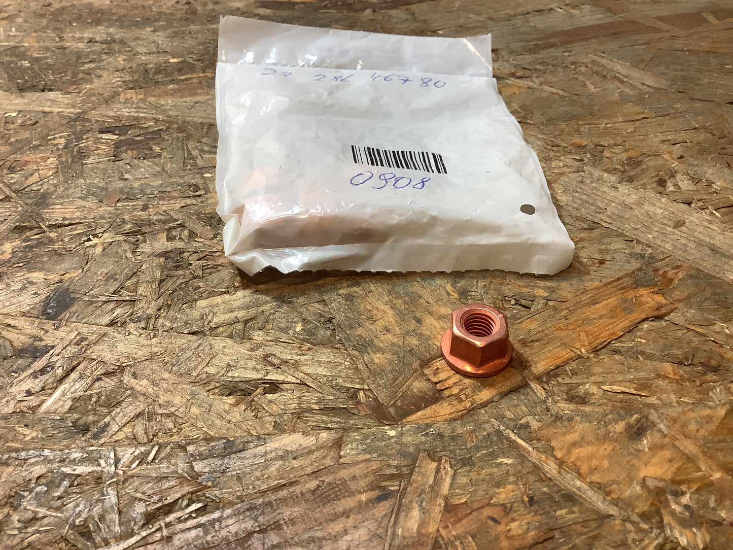 Peugeot Mutter mit Unterlegung/Basis NEU