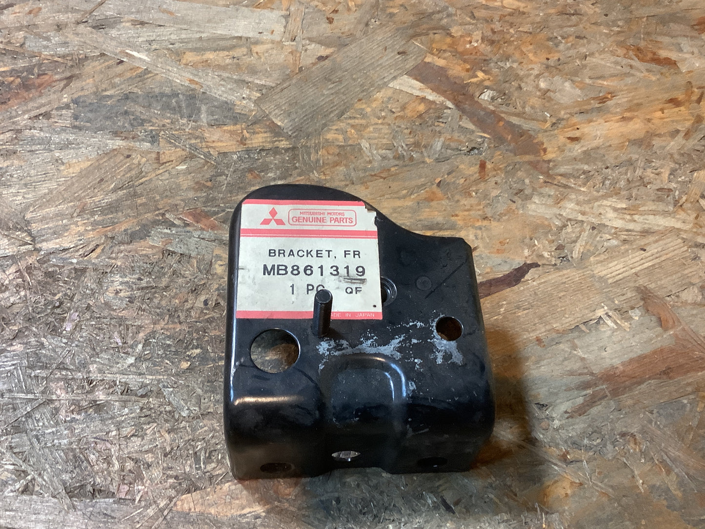 Mitsubishi Space Wagon General  Halter, Stoßfänger, V.L Original Mitsubishi NEU