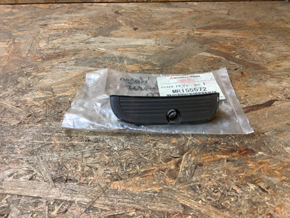 Mitsubishi Space Wagon, Space Runner Bj. 96-00 Abdeckung, Nebelscheinwerfer H.R Original Mitsubishi MEU