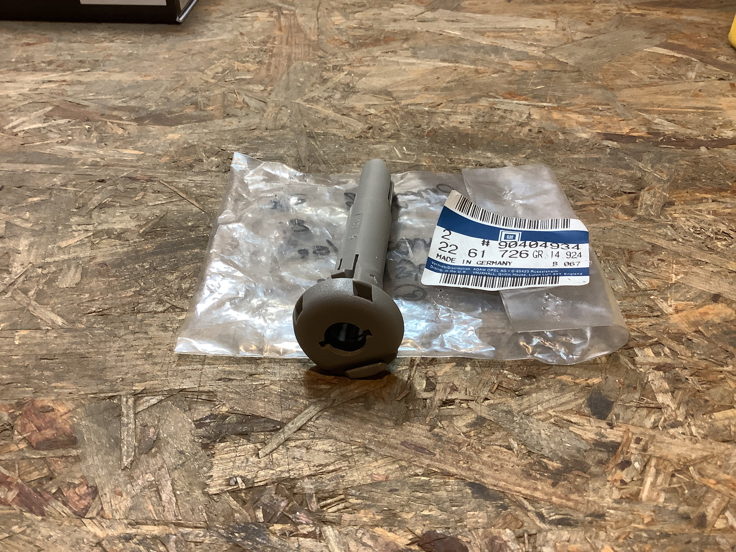 Omega B Führungshülse Kopfstütze Grau Original GM NEU