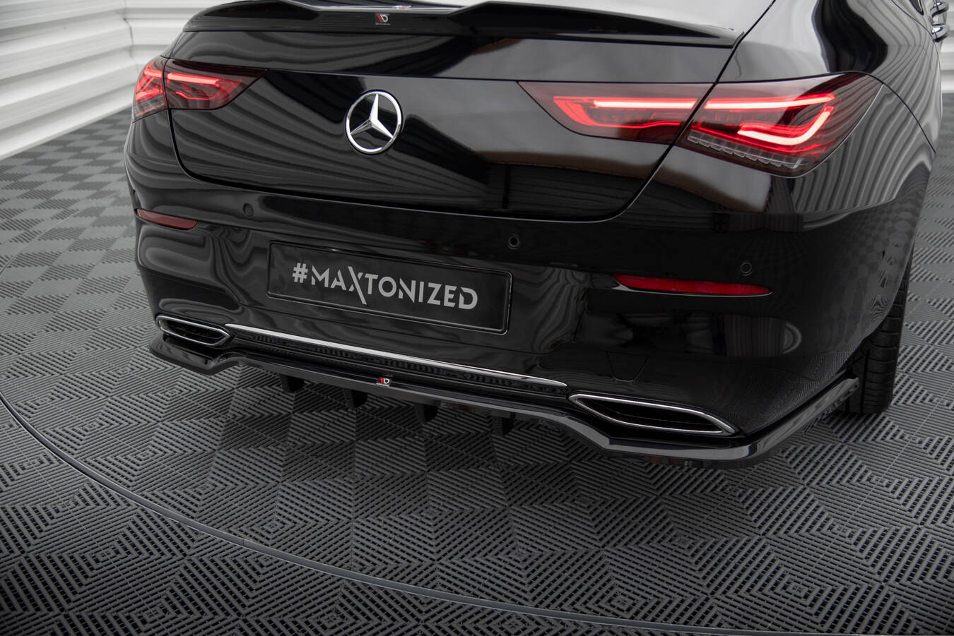 Maxton Mittlerer Diffusor Heck Ansatz DTM Look für Mercedes-Benz CLA Coupe C118 schwarz Hochglanz