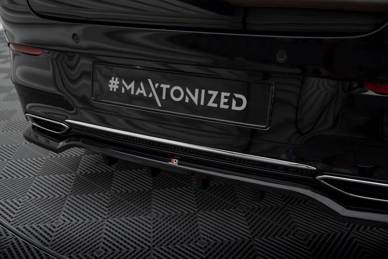 Maxton Mittlerer Diffusor Heck Ansatz DTM Look für Mercedes-Benz CLA Coupe C118 schwarz Hochglanz