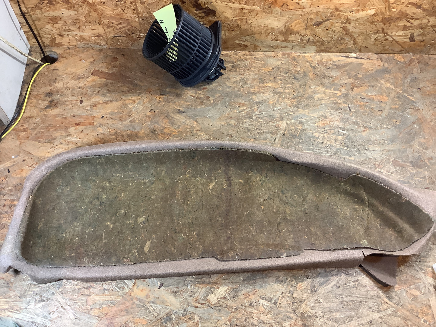 Opel Kadett E Verkleidung Radkasten rechts hinten, beige Original GM NEU