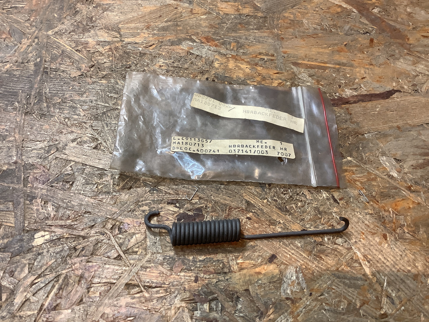 Mitsubishi Bremsbackenfeder Original Mitsubishi NEU