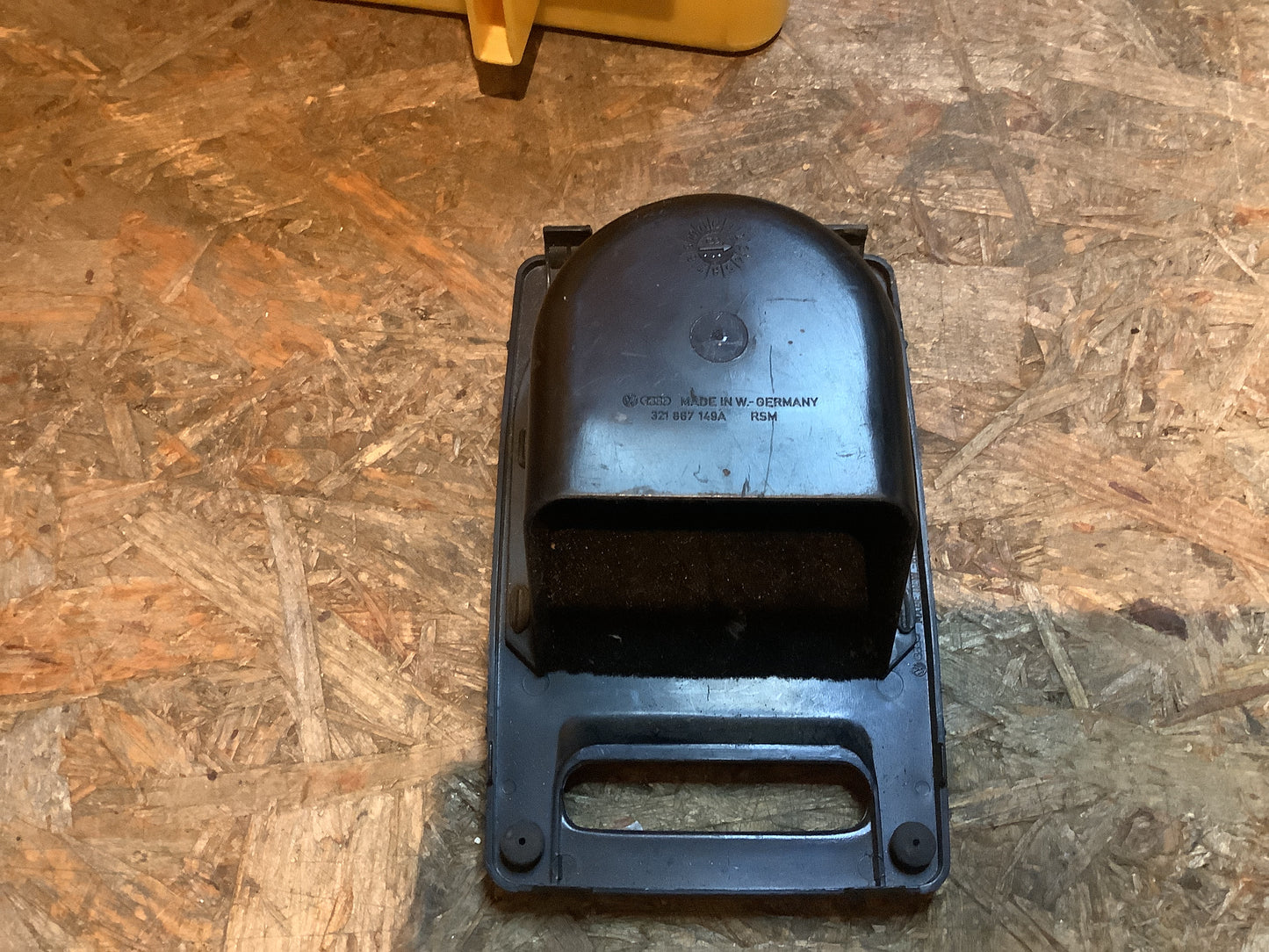 VW Passat Bj. 82-85 Blende, Ablagekasten Original VW NEU