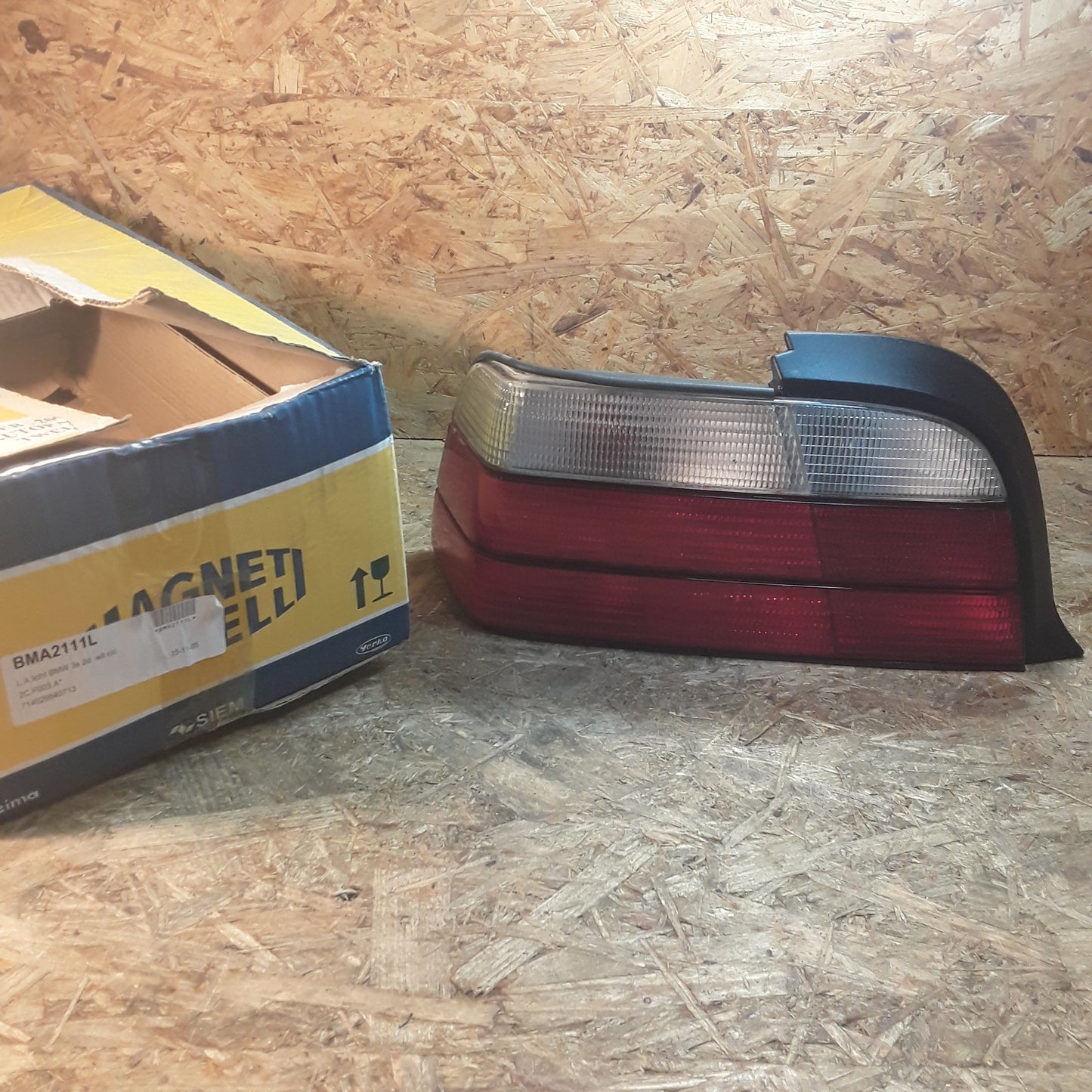 BMW 3er Heckleuchte links original MagnetiMarelli NEU