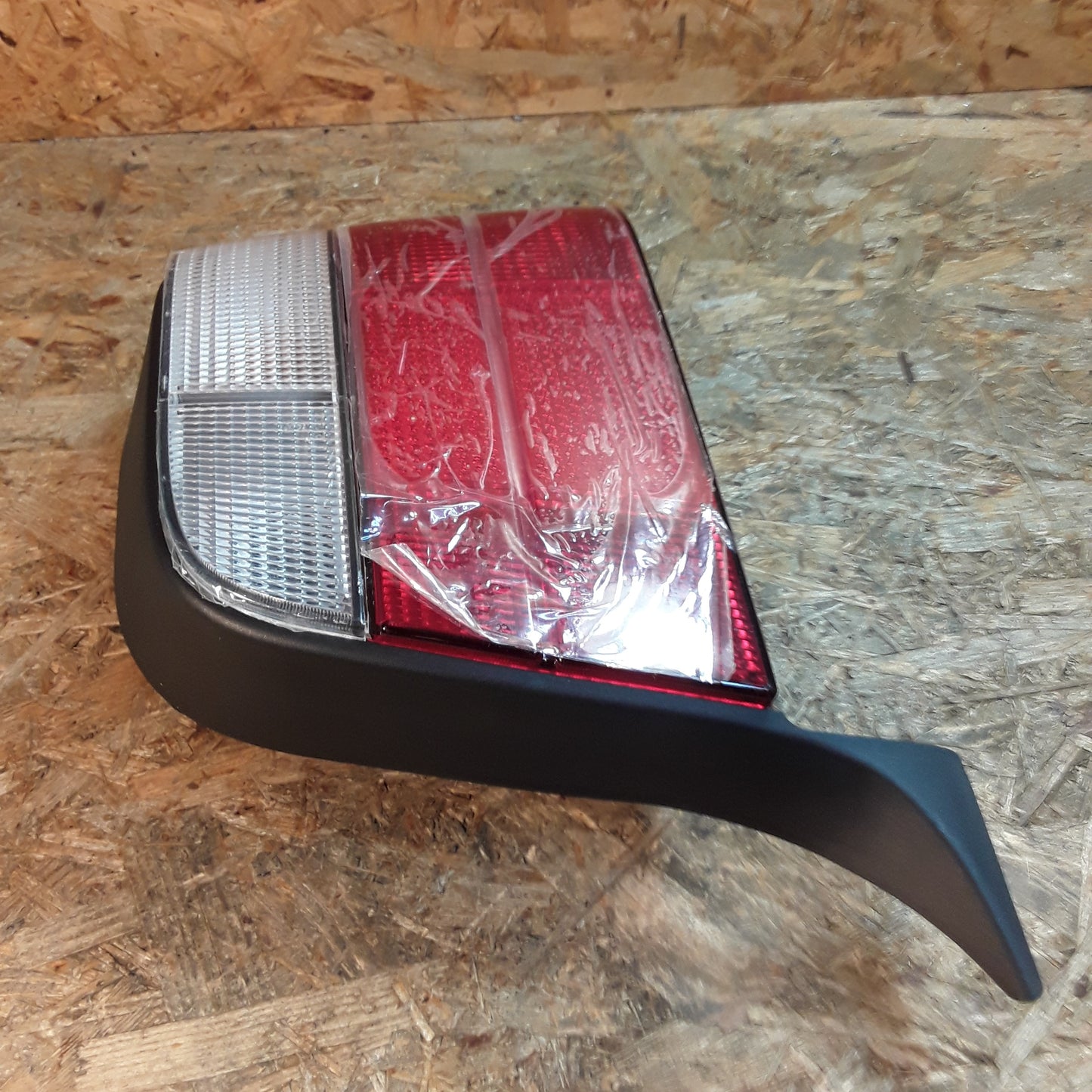 BMW Serie 3 E36/3 Tour. Rückleuchte rechts original MagnetiMarelli NEU