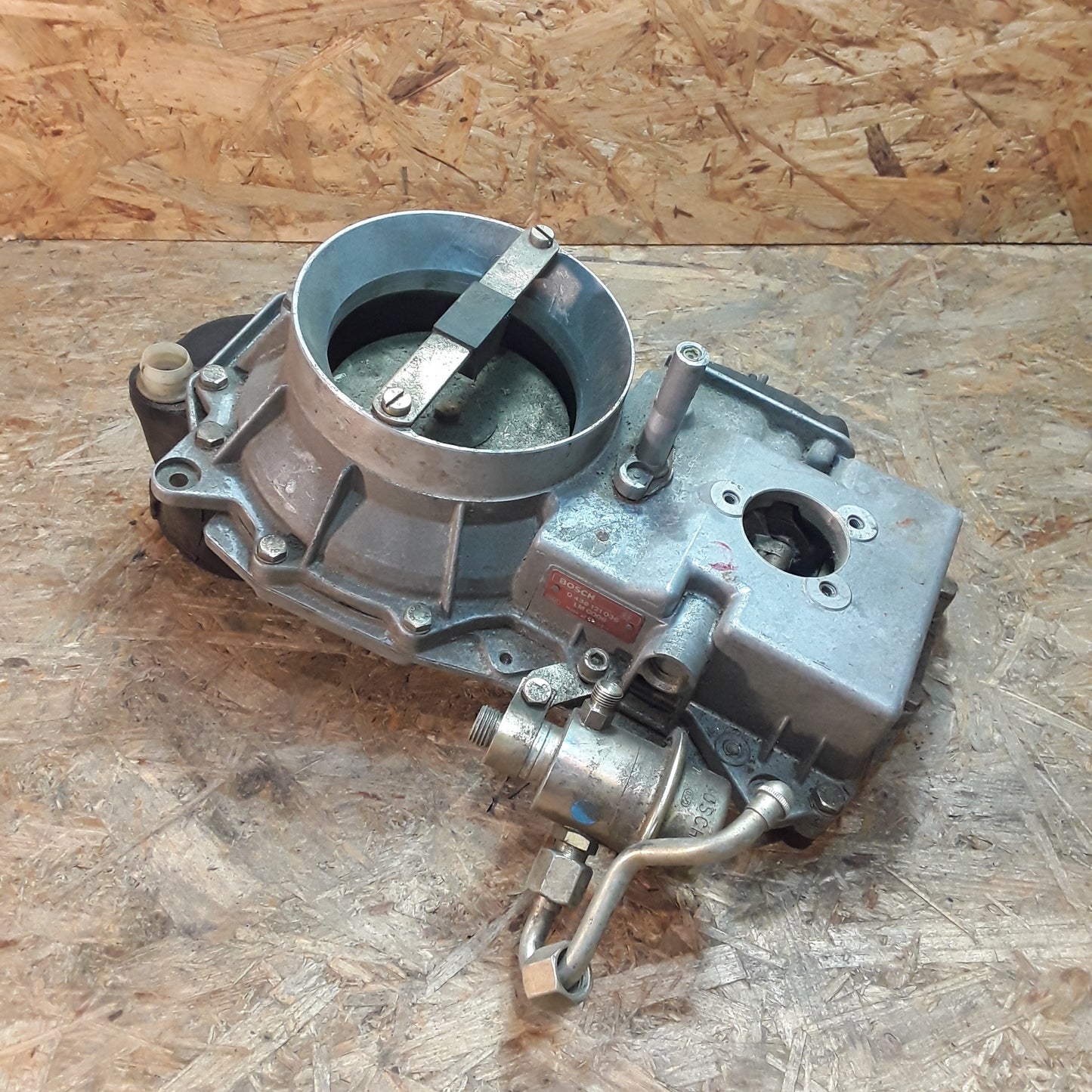 Mercedes Benz W126 Ansaugbrücke mit Schlauch original Bosch NEU