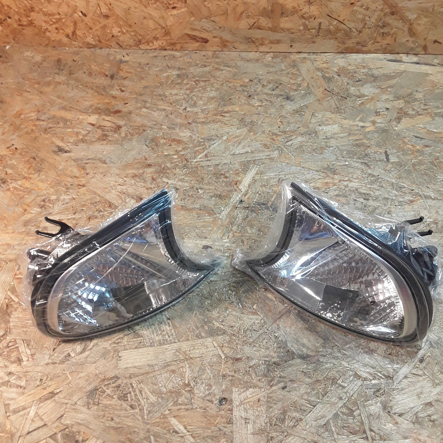 BMW 3er Coupe/Cabrio Typ E46 Bj 01-03 Frontblinker-Set weiß Chrom original FK Automotive NEU