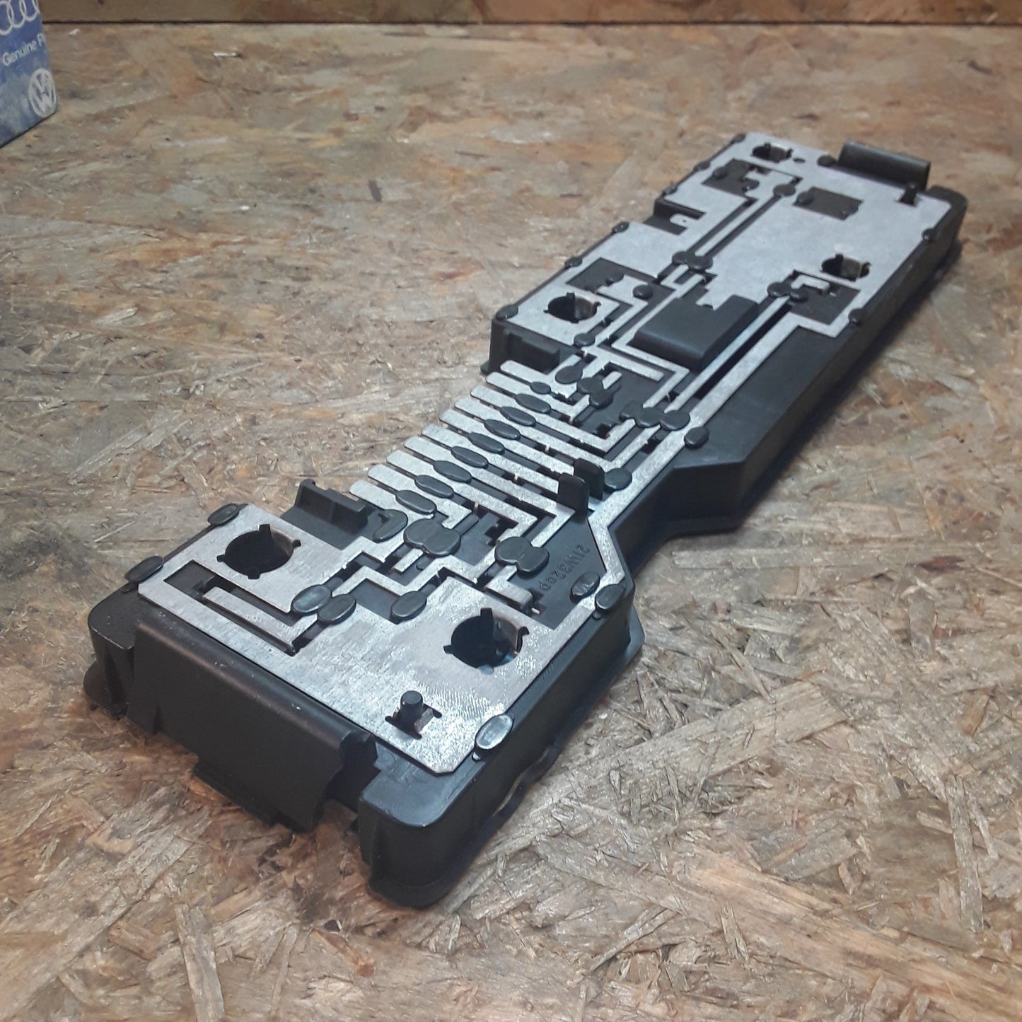Audi 80 Typ Bj 81/85 VFL Lampenträger original Audi NEU