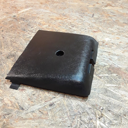 Audi 80 Gurtabdeckung rechts original Audi NEU