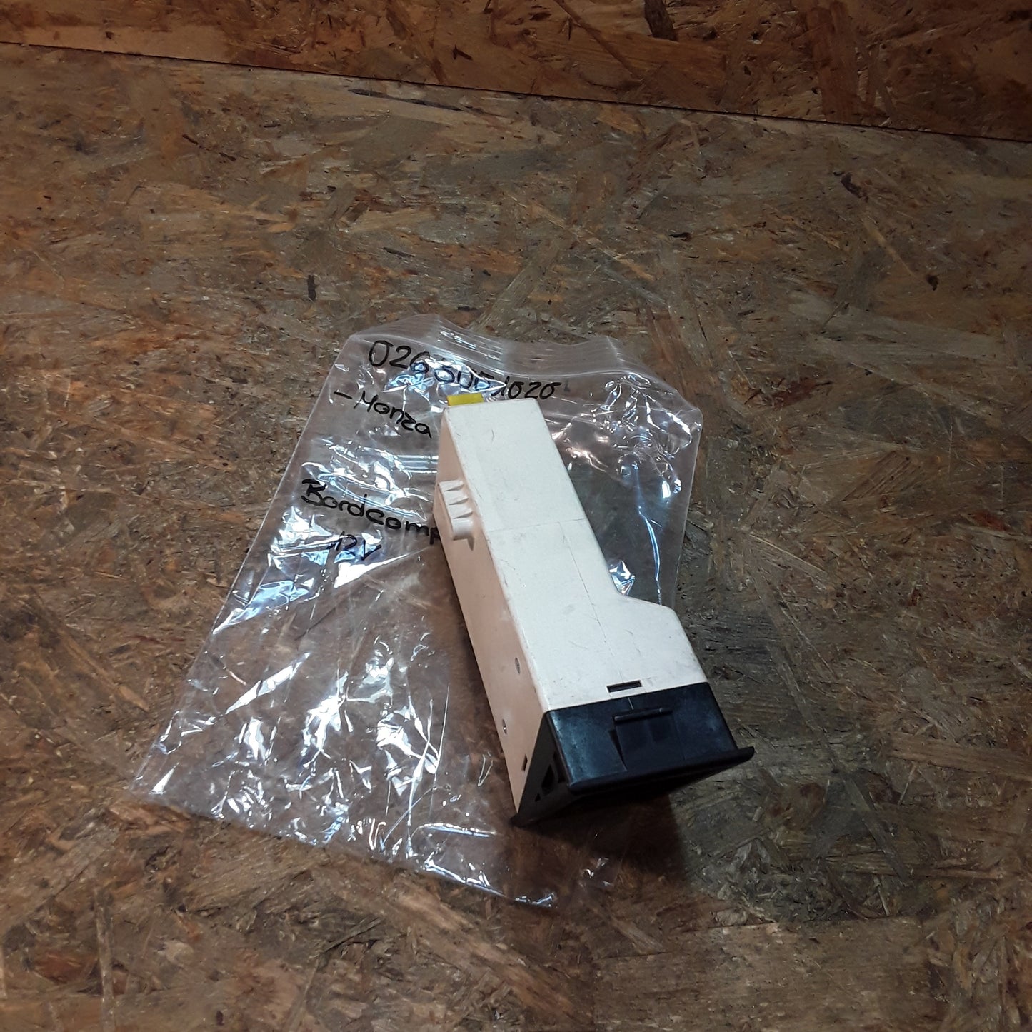 Monza A 2,2E Bordcomputer 12V original Bosch NEU