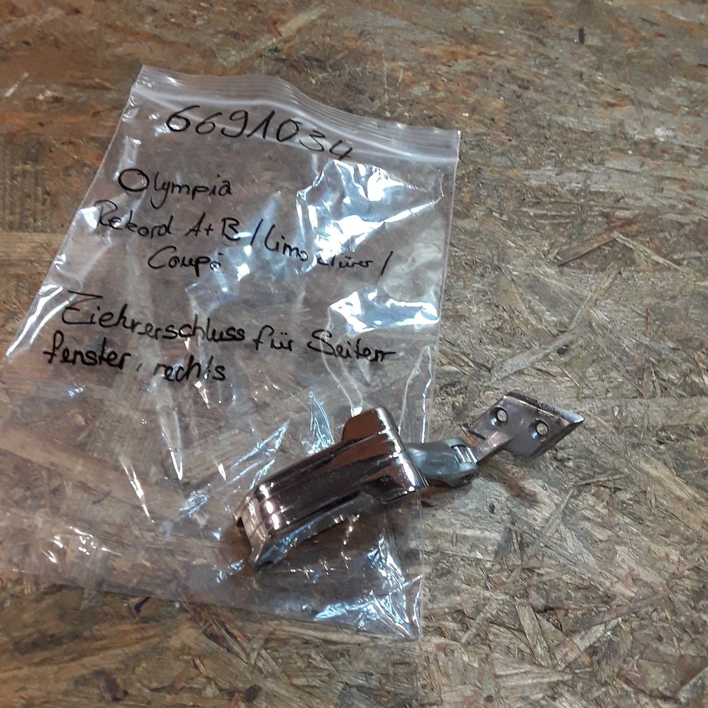 Olympia Rekord A/B /Limo 2 Türer/ Coupe Ziehverschluss für Seitenfenster rechts original Opel NEU