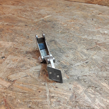 Olympia Rekord A/B /Limo 2 Türer/ Coupe Ziehverschluss für Seitenfenster rechts original Opel NEU