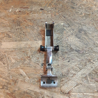 Olympia Rekord P1/ Caravan Ziehverschluss für Seitenfenster links u. rechts passend original Opel NEU