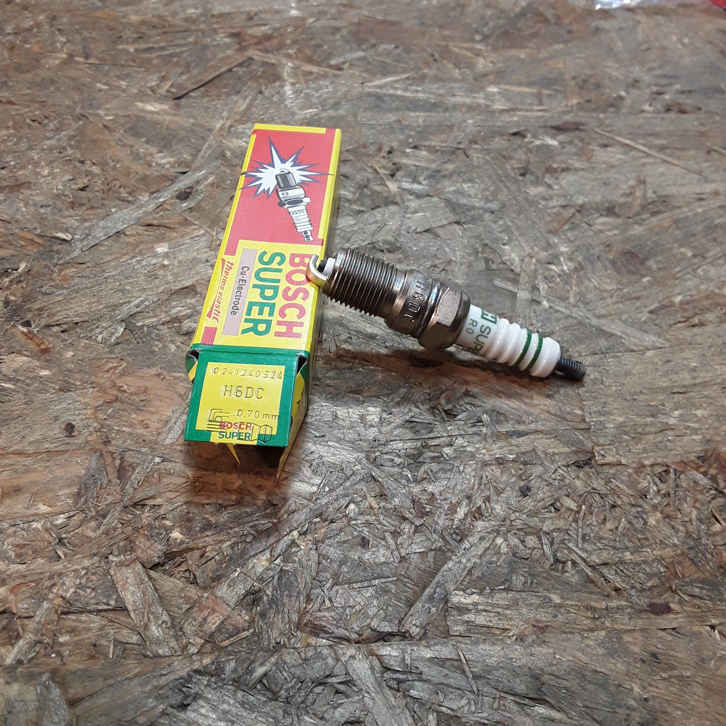 Alpine Audi Citroen Ford Jaguar Mercedes-Benz Opel Peugeot Renault Volvo Zündkerze original Bosch NEU