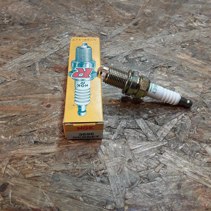 Nissan Zündkerze original NGK NEU