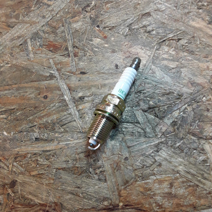 Nissan Zündkerze original NGK NEU