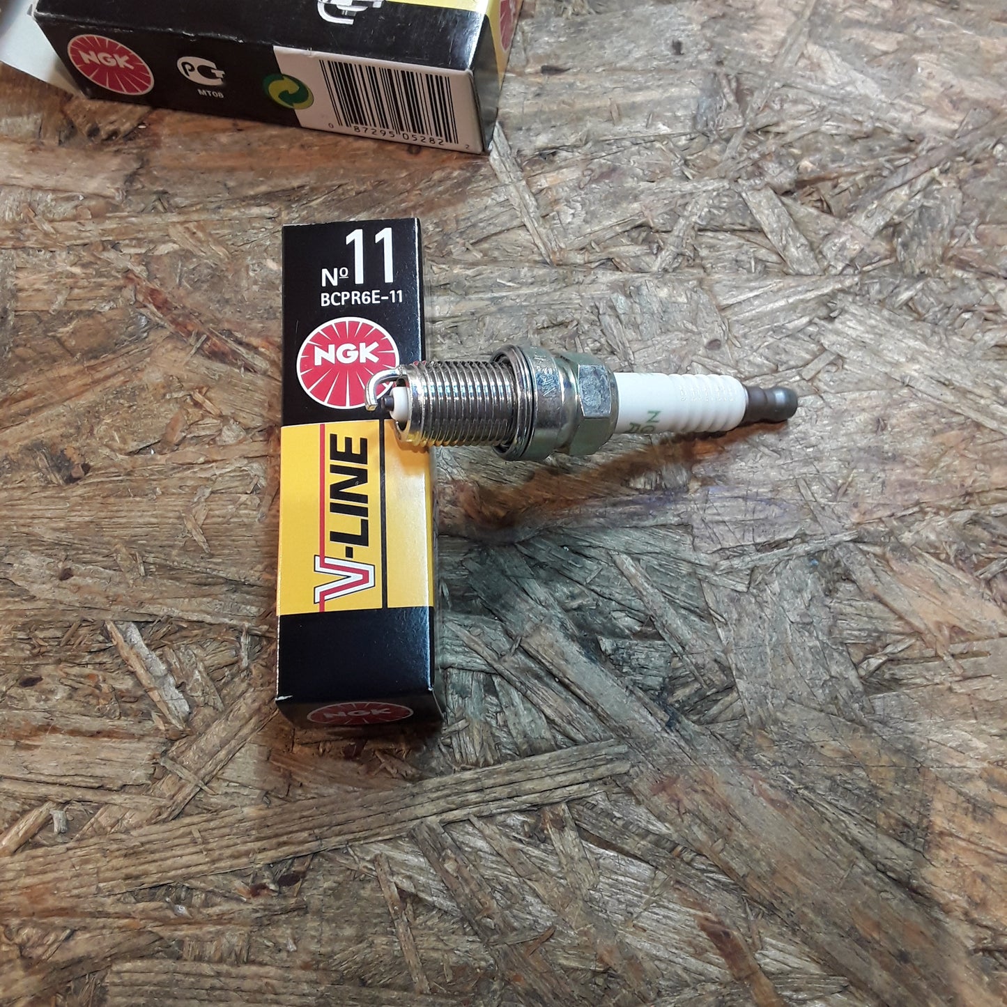 Fotd, Ford USA, Lada, Mazda, Mitsubishi, Nissan, Saab, Subaru Zündkerzensatz original NGK NEU