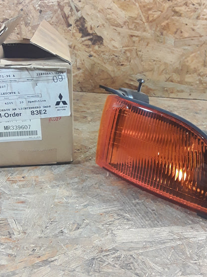 Mitsubishi Galant Blinker links original Mitsubishi NEU
