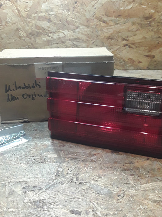 Mitsubishi Galant E30 Rückleuchte rechts original Mitsubishi NEU