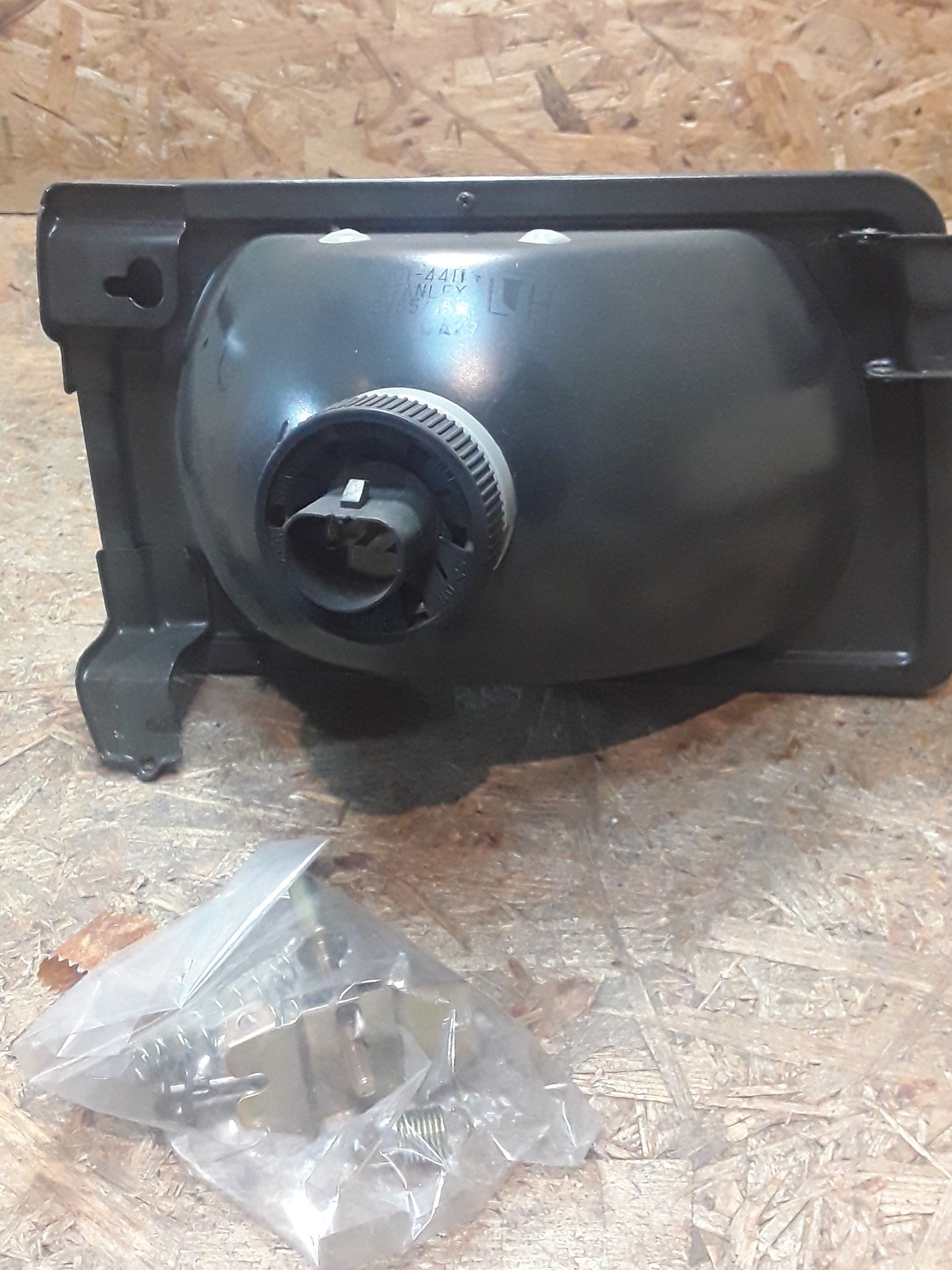 Mitsubishi Cordia /Tredia 1.8-2.0L Bj 86-88 Scheinwerfer links original Mitsubishi NEU