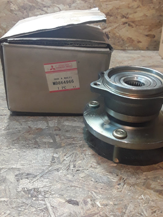 Mitsubishi Galant Vll, 2.5 4WD Bj 92-96 170PS Radnabe original Mitsubishi NEU