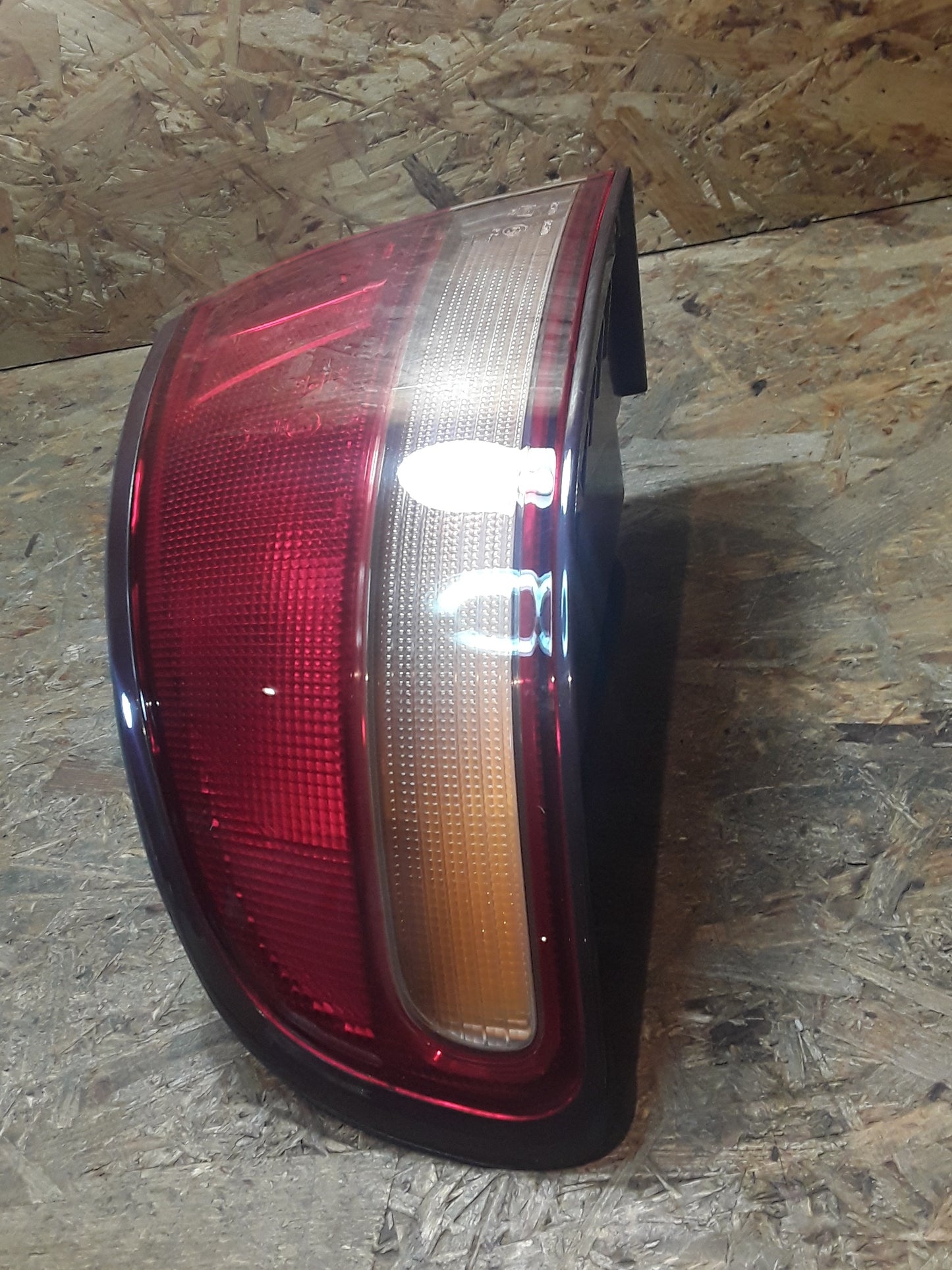 Mitsubishi Galant Bj 92-96 Rückleuchte links original Mitsubishi NEU