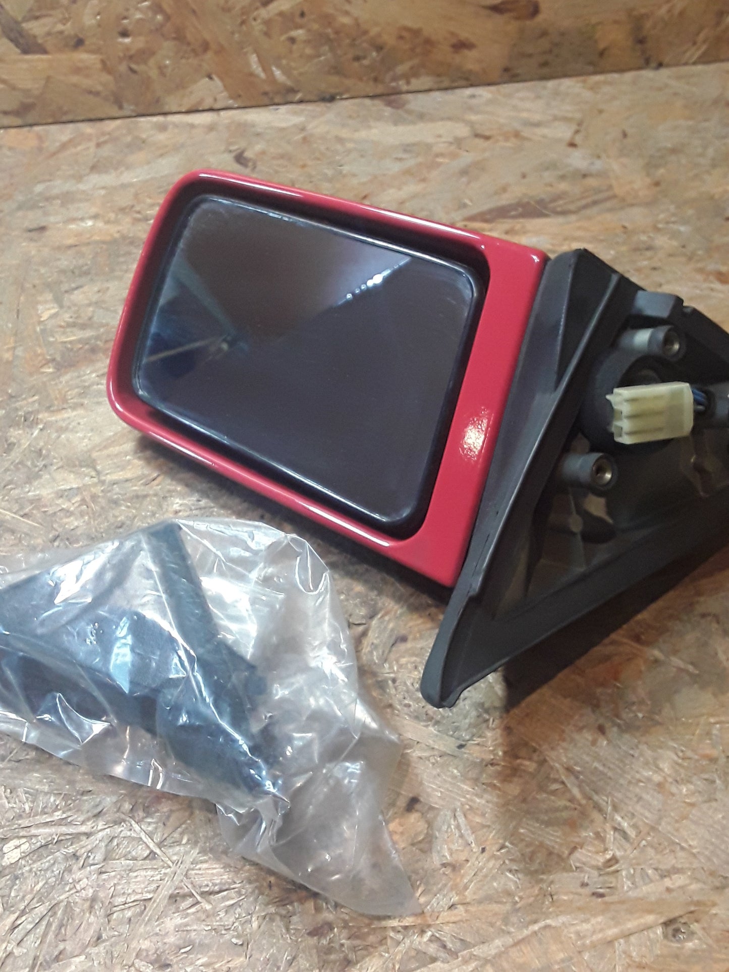 Mitsubishi Galant Bj 84-87 Außenspiegel rechts elektrisch komplett, rot original Mitsubishi NEU