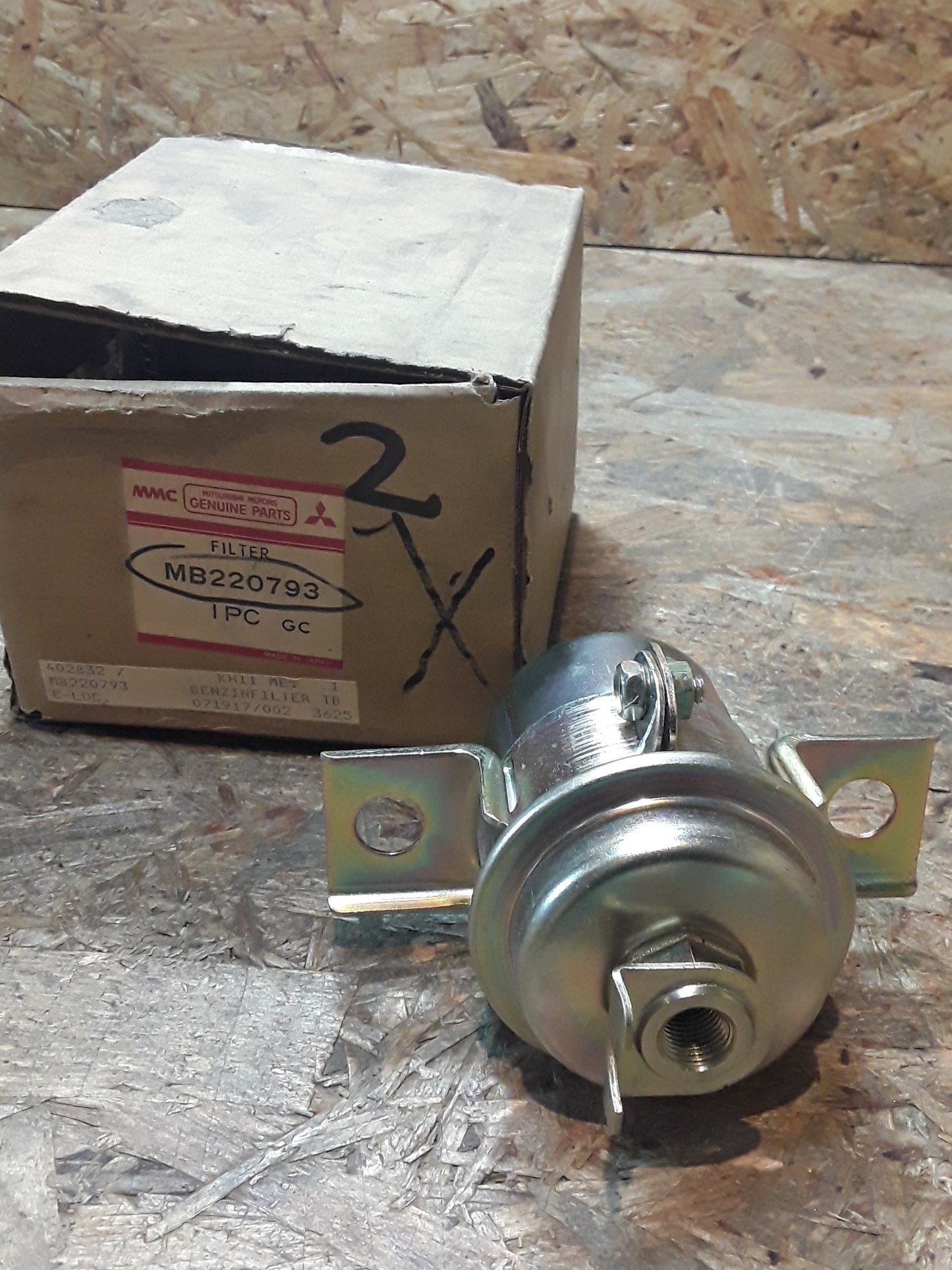 Mitsubishi,  Dodge Kraftstoffilter original Mitsubishi NEU