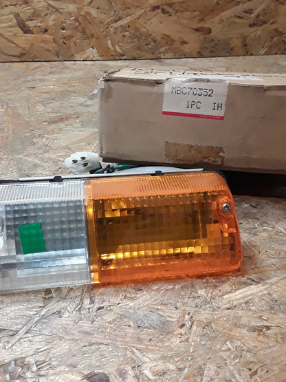 Mitsubishi Celeste Blinkergehäuse mit Glas original GM NEU