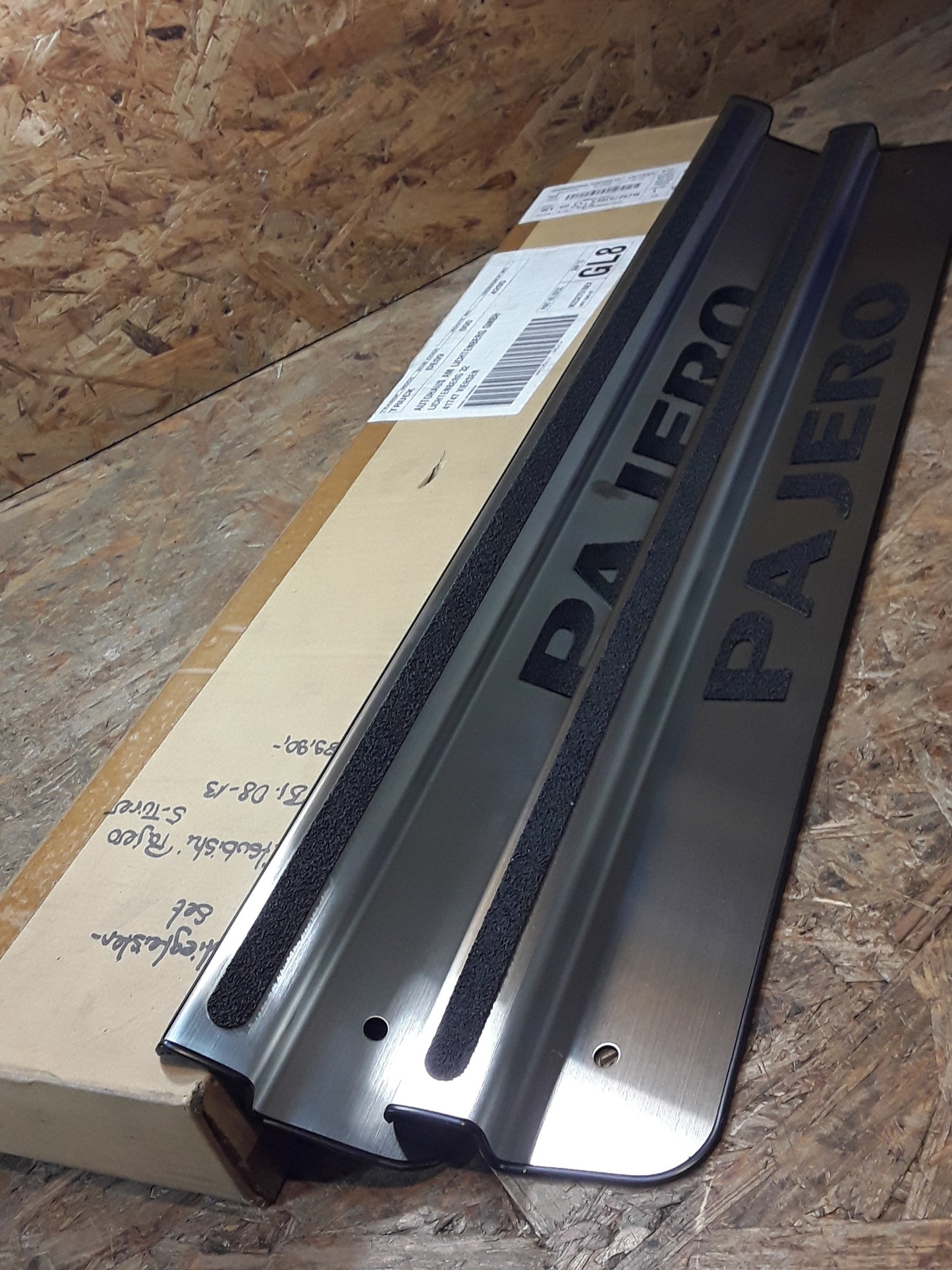 Mitsubishi Pajero 5 Türer Bj 08-13 original Mitsubishi NEU