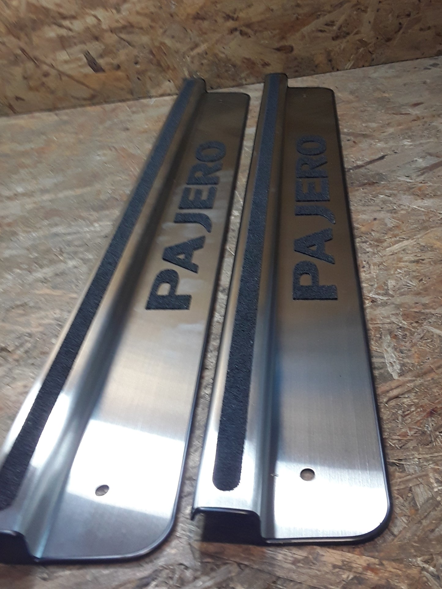 Mitsubishi Pajero 5 Türer Bj 08-13 original Mitsubishi NEU