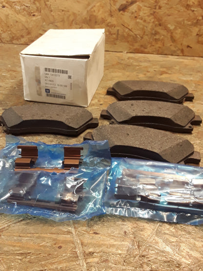 AstracH Bremsbeläge vorne original GM NEU