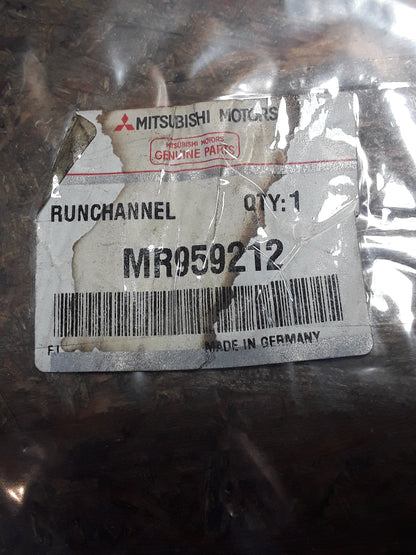 Mitsubishi Colt (3Türer) Bj 04-14 Fensterführungsdichtung, Gummi original Mitsubishi NEU