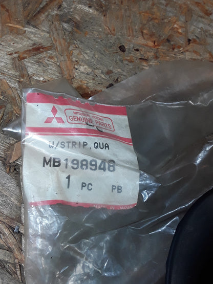 Mitsubishi Space Wagon Wetterleiste links original GM NEU