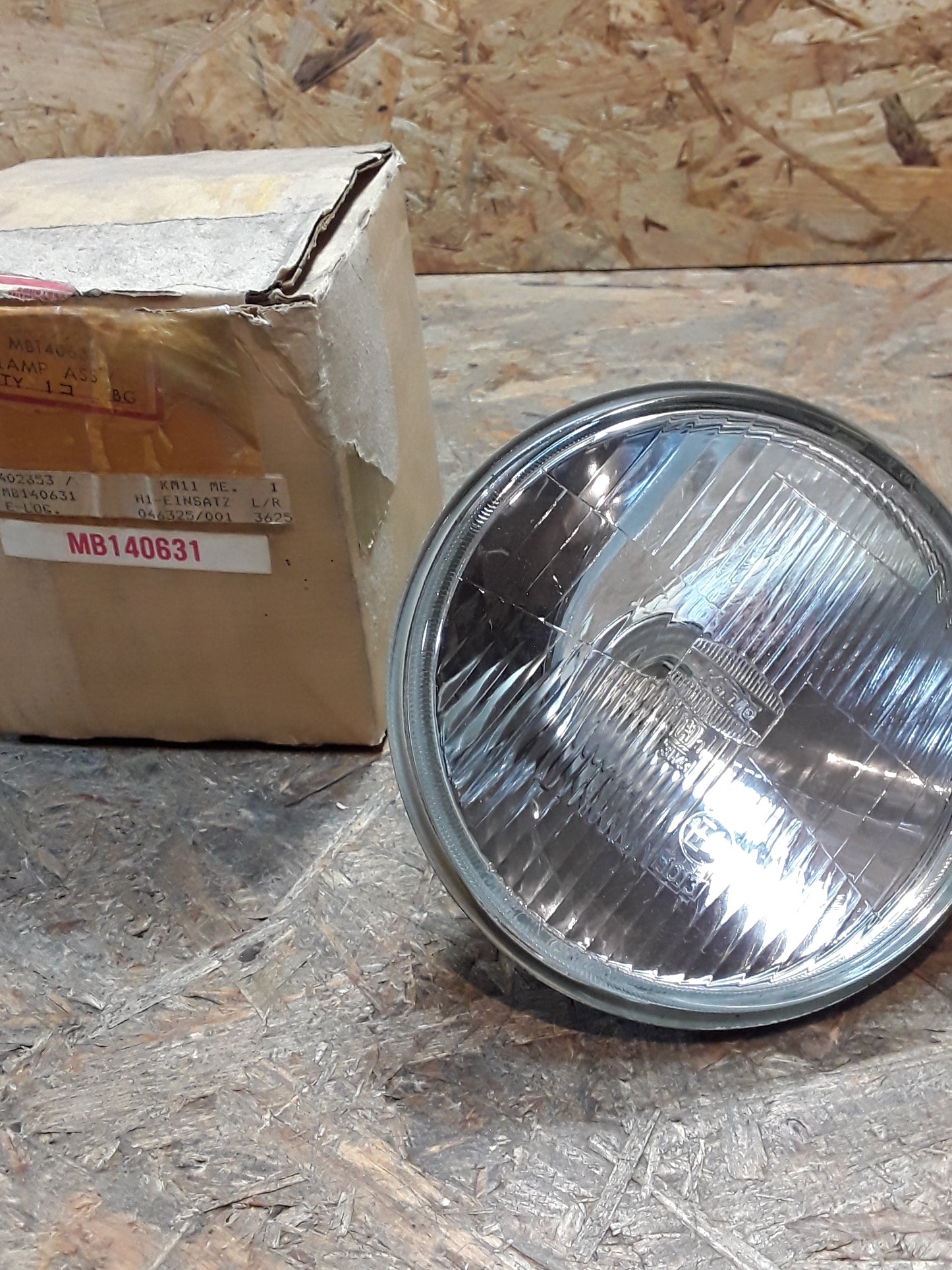 Mitsubishi H1 Oldtimer Scheinwerfer 12V, 55Watt original Mitsubishi NEU