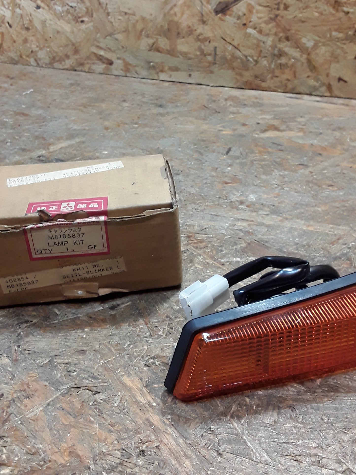 Mitsubishi Oldtimer Seitenblinker original,Mitsubishi NEU