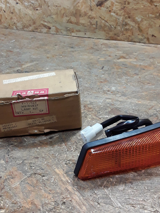 Mitsubishi Oldtimer Seitenblinker original,Mitsubishi NEU