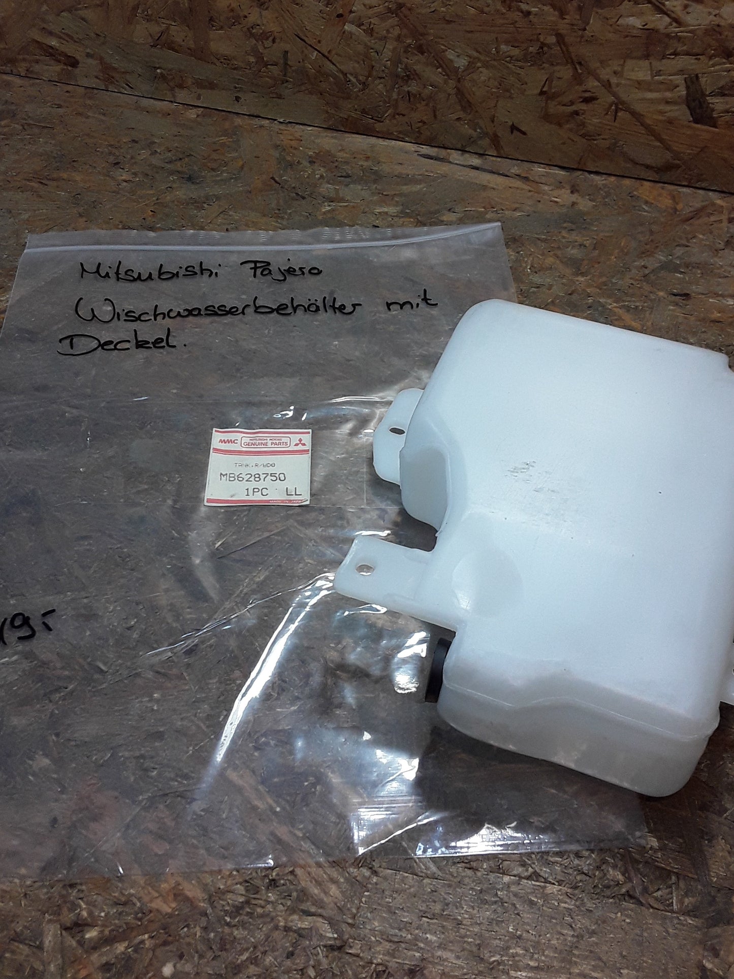 Mitsubishi Pajero Wischwasserbehälter mit Decke original Mitsubishi NEU